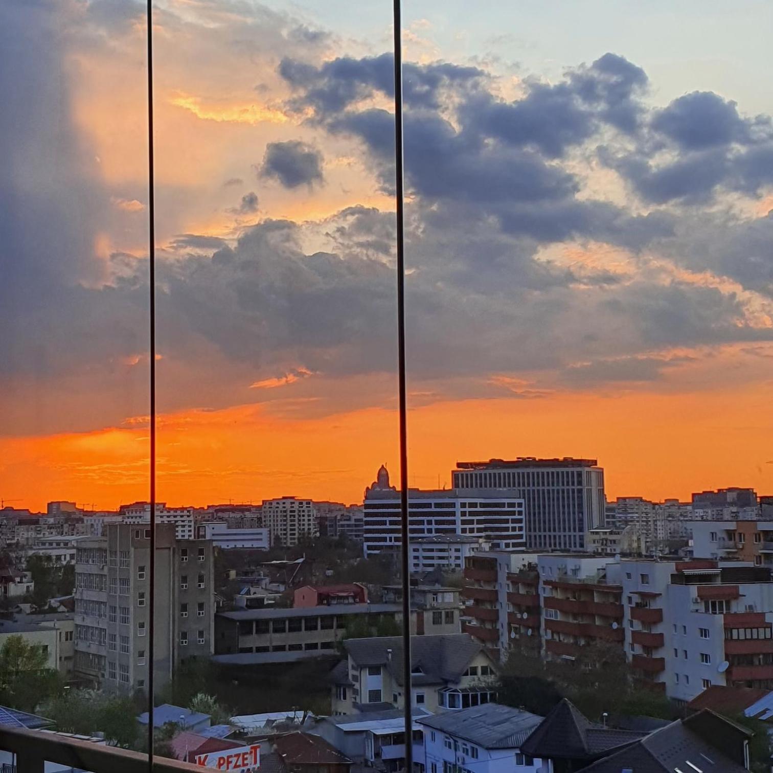 Lovely Apartment With City View Бухарест Екстер'єр фото